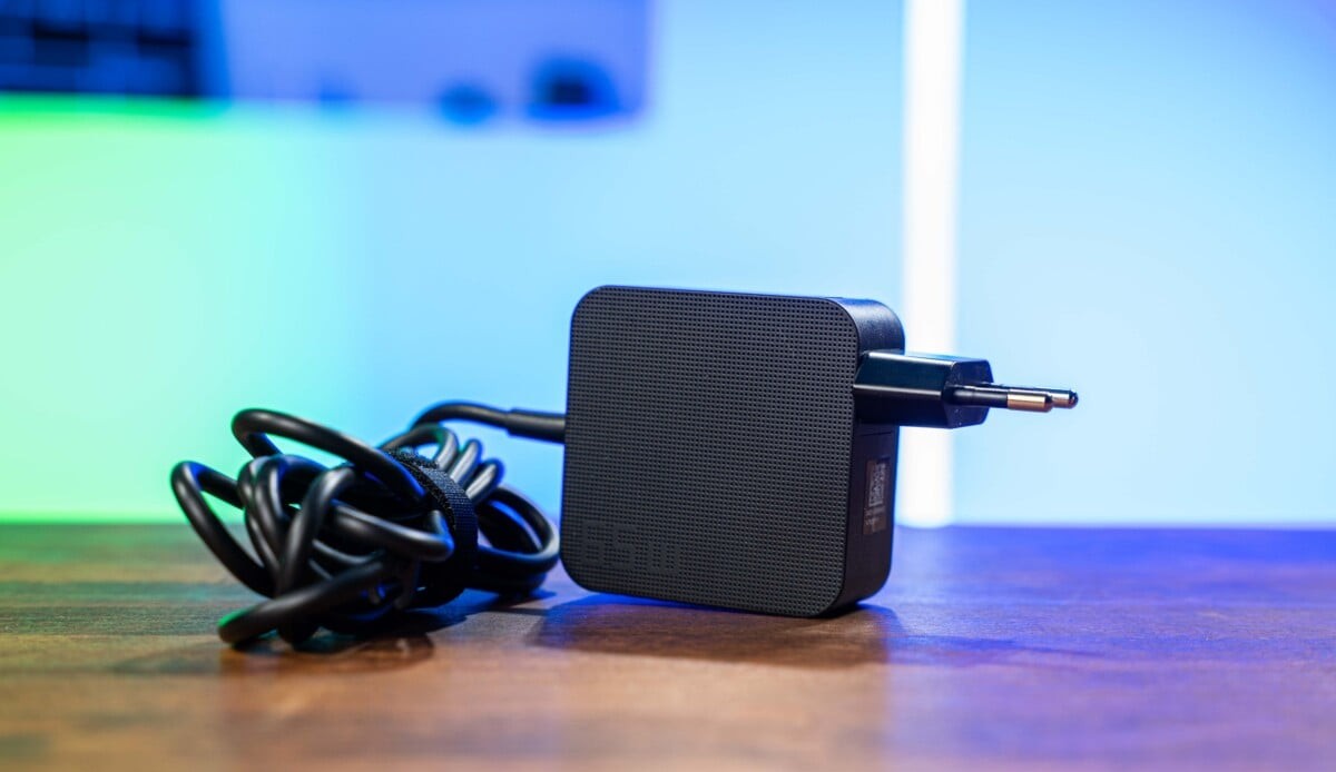 Đánh giá Asus Zenbook 17 Fold OLED (UX9702): Màn hình lớn, tính di động cao, hoàn hảo cho làm việc và giải trí! 43 Asus Zenbook 17 Fold OLED UX9702 3