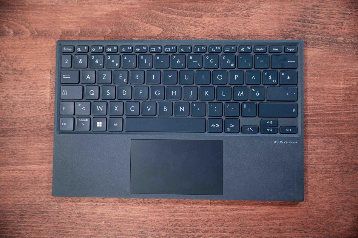 Đánh giá Asus Zenbook 17 Fold OLED (UX9702): Màn hình lớn, tính di động cao, hoàn hảo cho làm việc và giải trí! 30 Asus Zenbook 17 Fold OLED UX9702 9