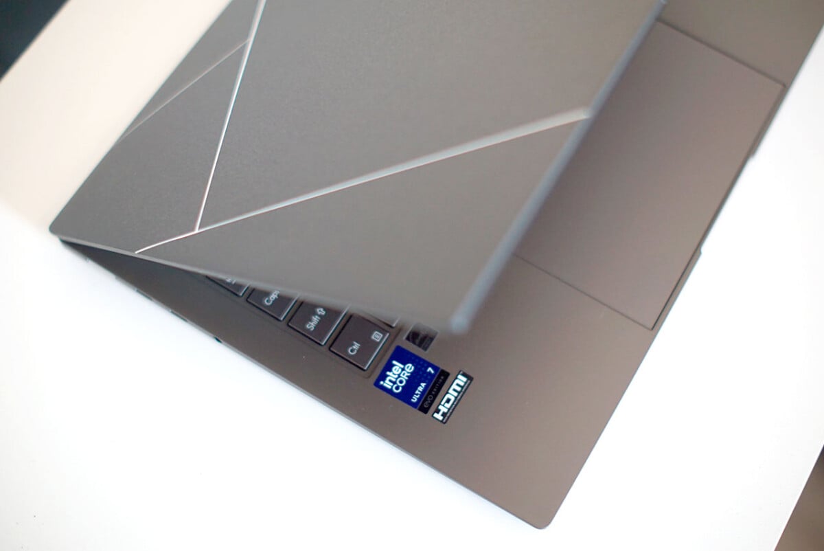 Đánh giá Asus Zenbook S 14 (UX5406): Sức mạnh Core Ultra 200V, bước tiến vượt bậc về pin 31 Asus Zenbook S 14 UX5406 9
