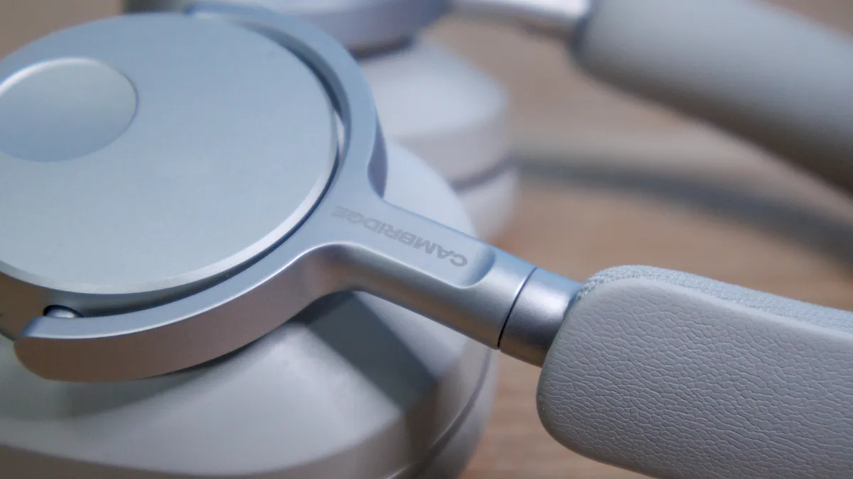 Cambridge Audio Melomania P100 SE 21