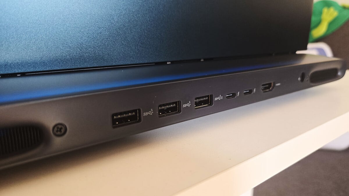 Dell Alienware 16 Area 51 AA16250 10