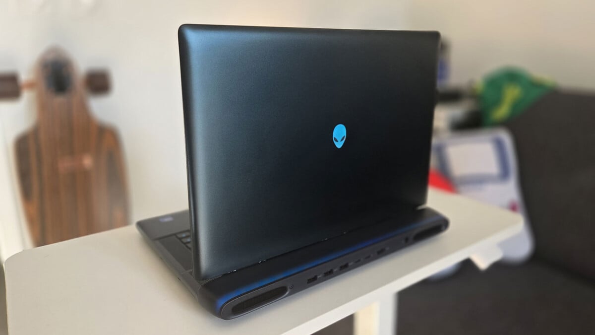 Dell Alienware 16 Area 51 AA16250 13