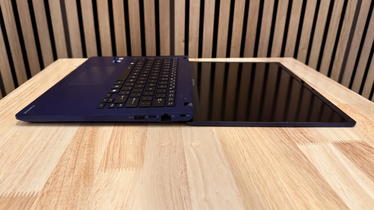 Dynabook Portégé Z40L-N: Laptop doanh nhân siêu nhẹ, pin trâu, kết nối toàn diện 10 Dynabook Portege Z40L N 4