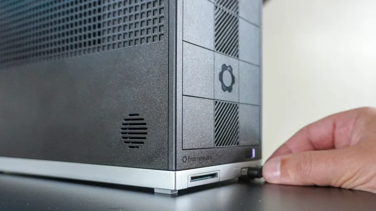 Trải nghiệm Framework Desktop: Nó hoàn toàn thay đổi cách nhìn của tôi về PC Mini 27 Framework Desktop 13