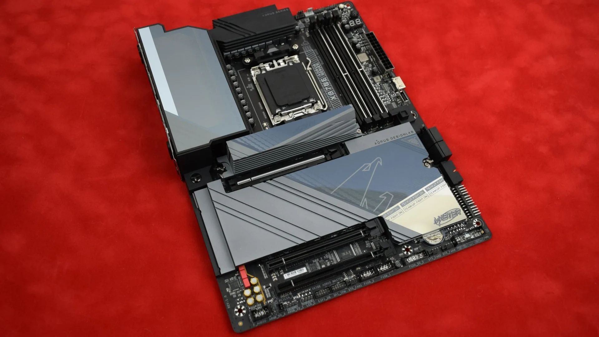 Đánh giá bo mạch chủ Gigabyte X870E Aorus Master: Cỗ máy công nghệ cho PC chơi game đỉnh cao 1 Gigabyte X870E Aorus Master 1