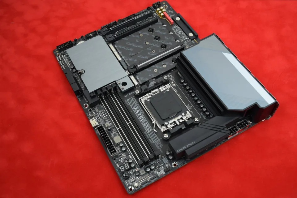 Gigabyte X870E Aorus Master 6