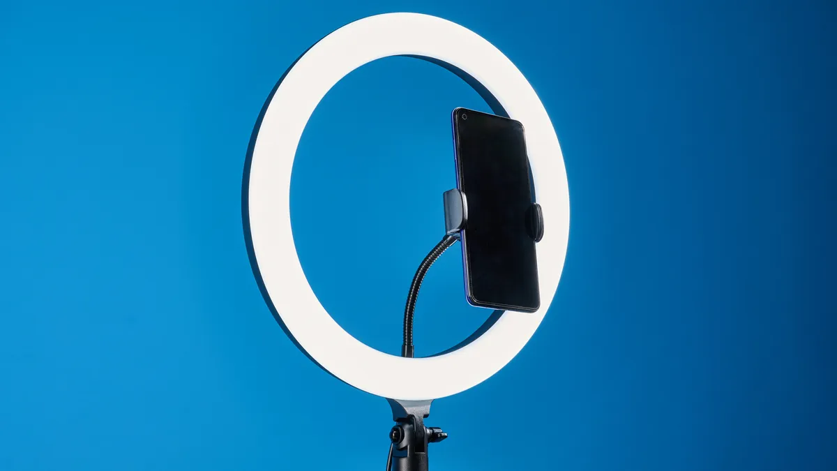 Đánh giá Godox LR120: Đèn ring đa năng rực rỡ cho nhà sáng tạo với giá siêu hời 9 Godox LR120 2