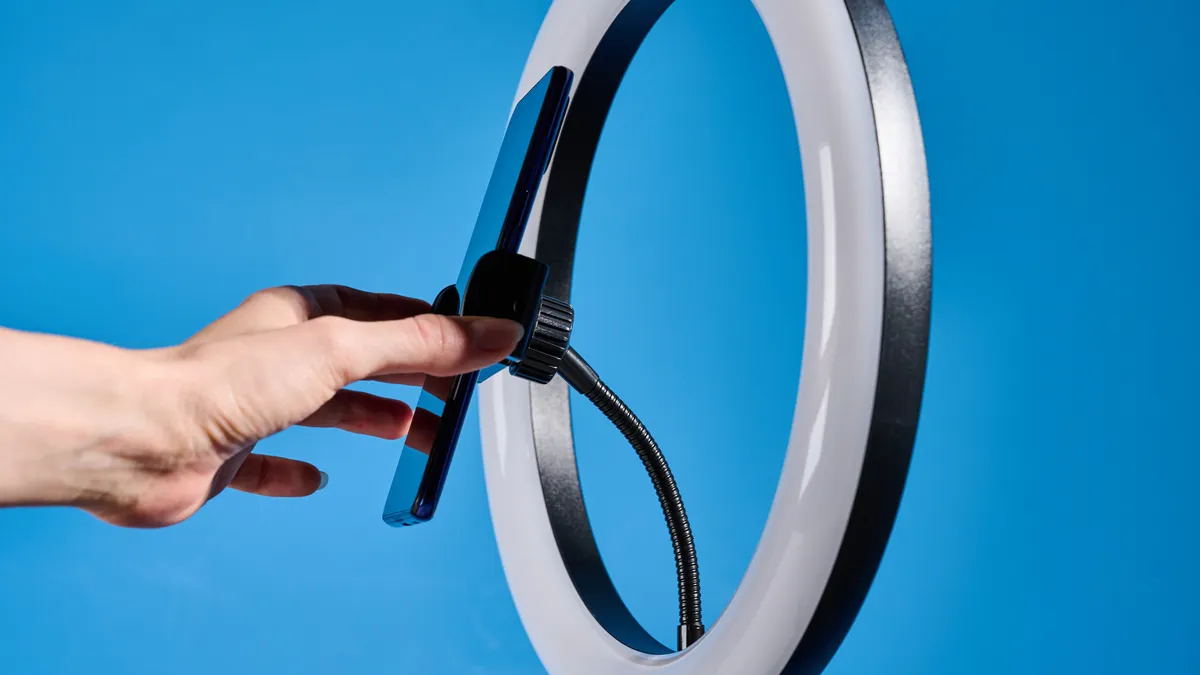 Đánh giá Godox LR120: Đèn ring đa năng rực rỡ cho nhà sáng tạo với giá siêu hời 11 Godox LR120 4