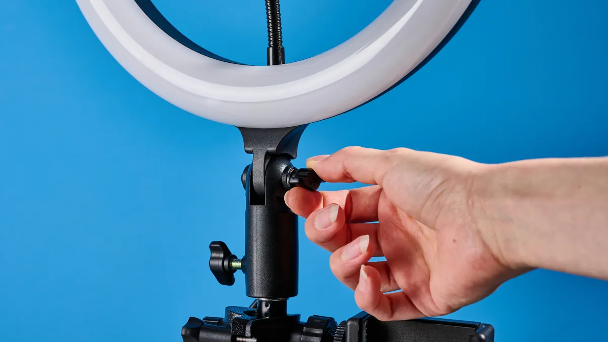 Đánh giá Godox LR120: Đèn ring đa năng rực rỡ cho nhà sáng tạo với giá siêu hời 15 Godox LR120 8