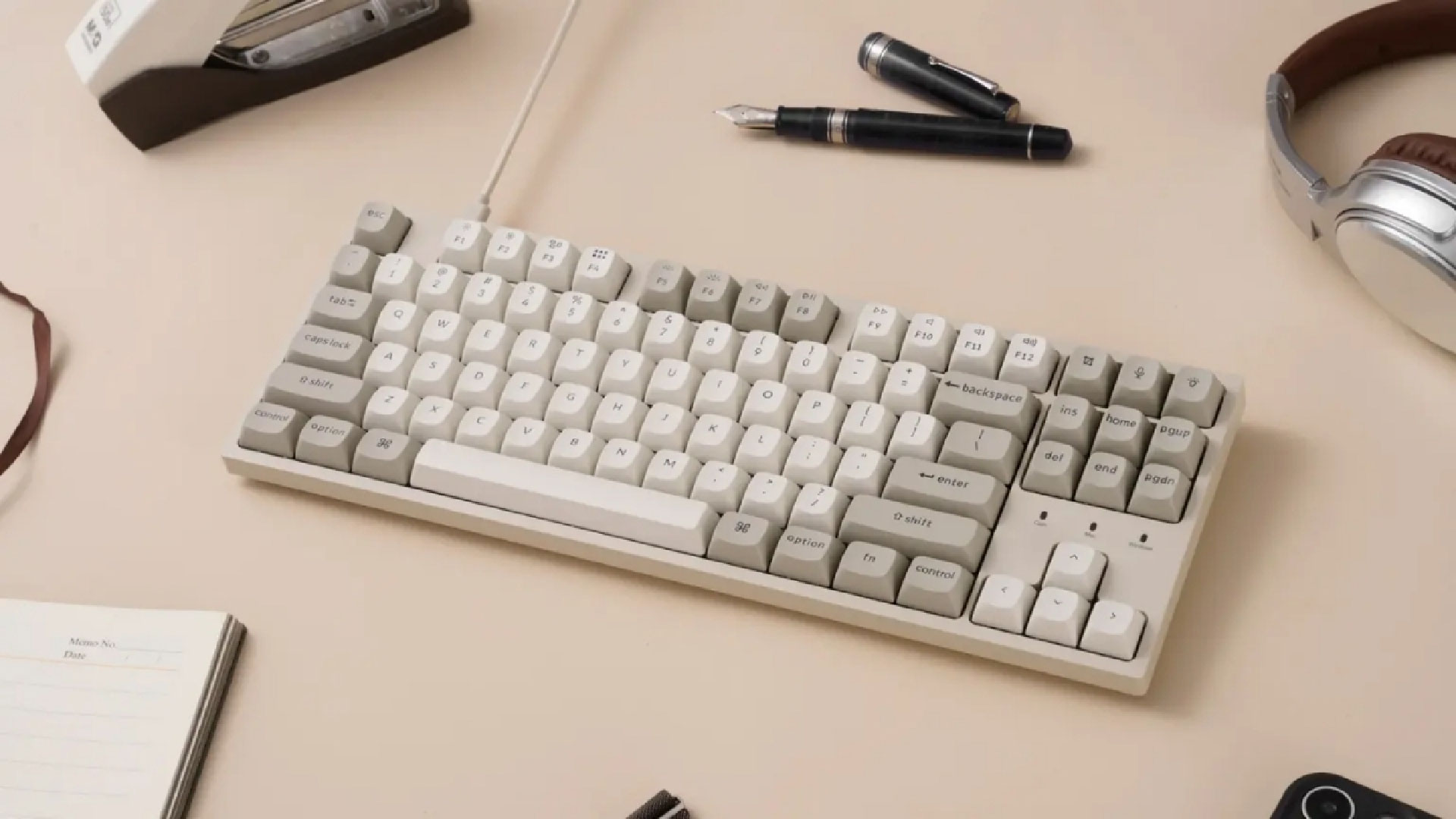 Đánh giá Keychron C1 Pro 8K: Vẻ đẹp hoài cổ kết hợp tốc độ 8K và trải nghiệm gõ phím thocky tuyệt vời 1 Keychron C1 Pro 8K 01 1