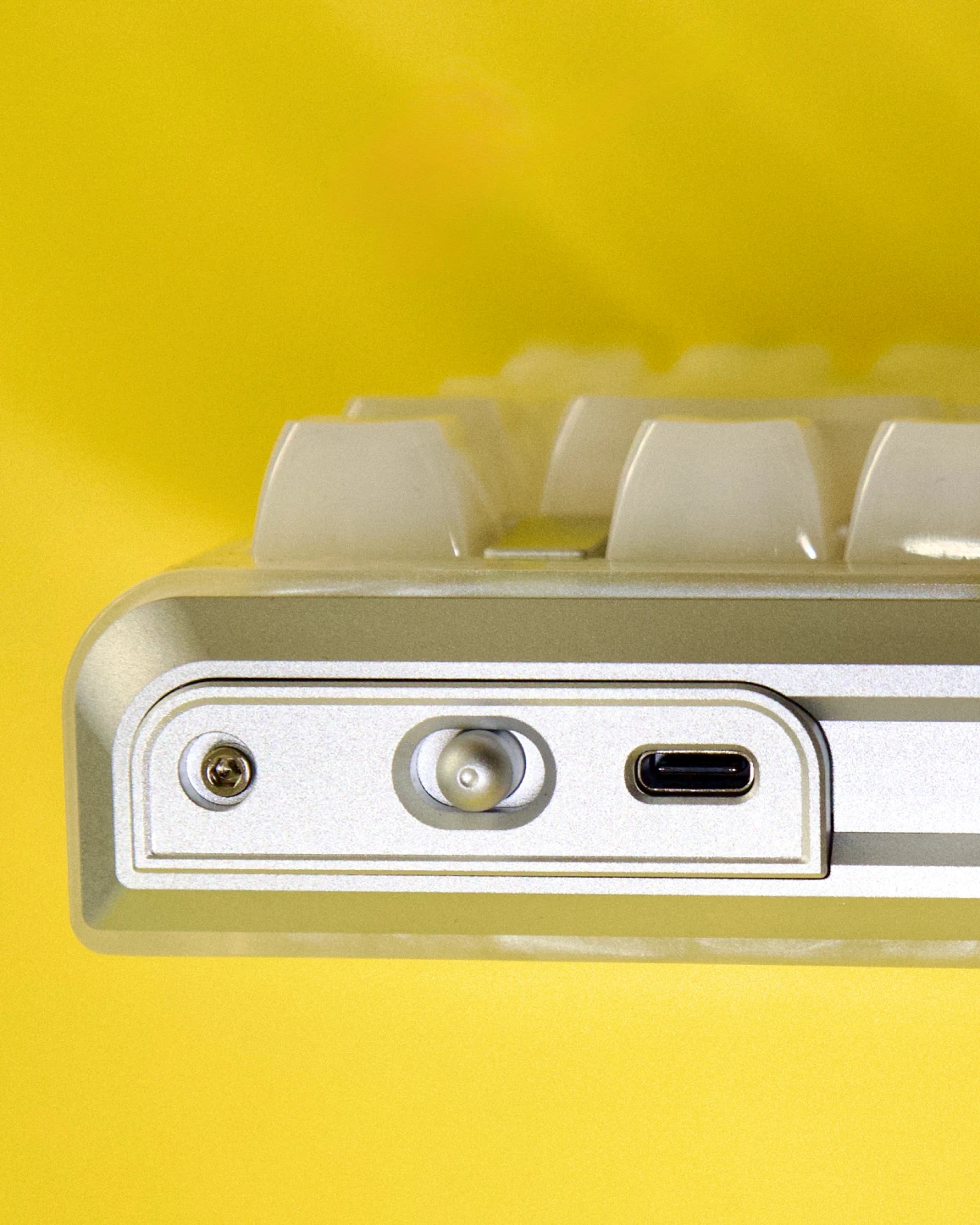 Đánh giá KiiBOOM Jade75: Ánh sáng resin rực rỡ, tùy chỉnh mượt mà và trải nghiệm gõ thocky 11 KiiBOOM Jade75 3