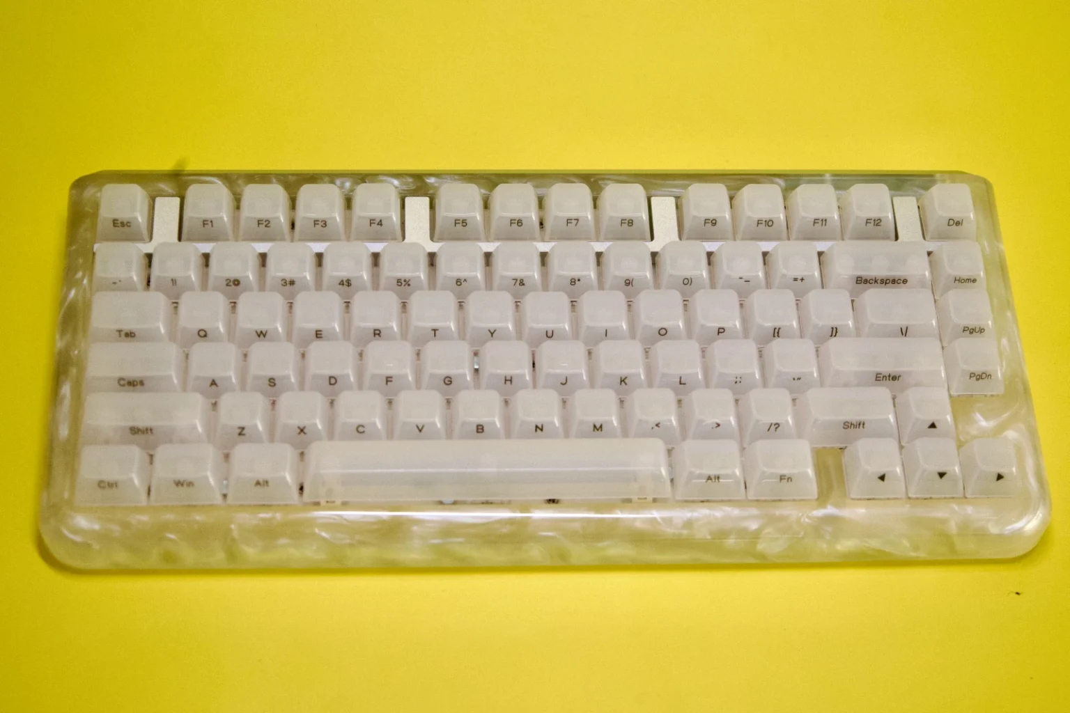 Đánh giá KiiBOOM Jade75: Ánh sáng resin rực rỡ, tùy chỉnh mượt mà và trải nghiệm gõ thocky 12 KiiBOOM Jade75 4