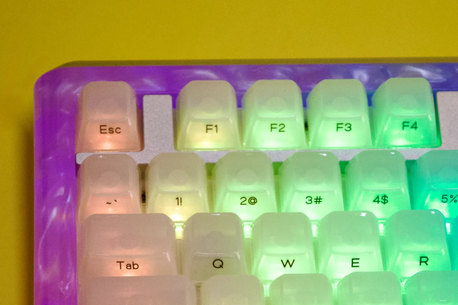 Đánh giá KiiBOOM Jade75: Ánh sáng resin rực rỡ, tùy chỉnh mượt mà và trải nghiệm gõ thocky 13 KiiBOOM Jade75 5