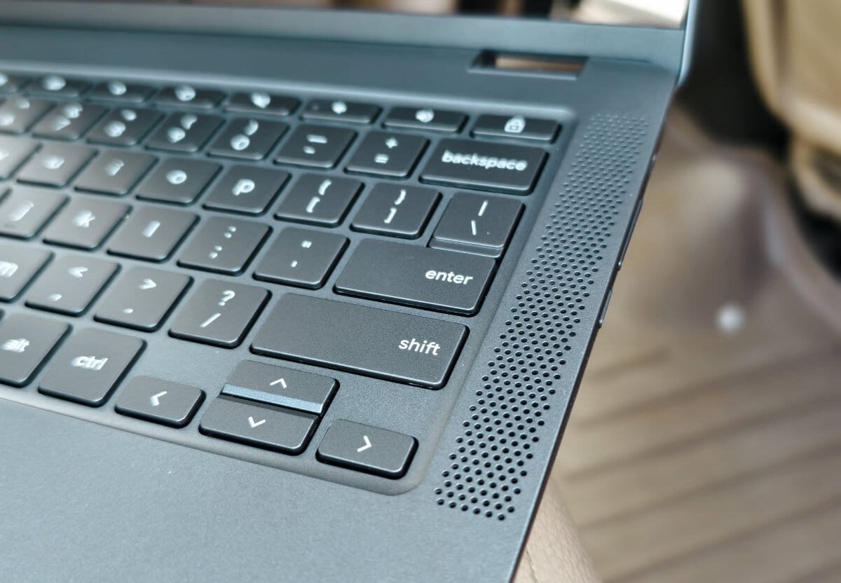 Trải nghiệm Lenovo IdeaPad Flex 5i Chromebook Plus: Linh hoạt, pin dài, màn hình cảm ứng 360° 16 Lenovo IdeaPad Flex 5i Chromebook Plus 2 e1755922734438