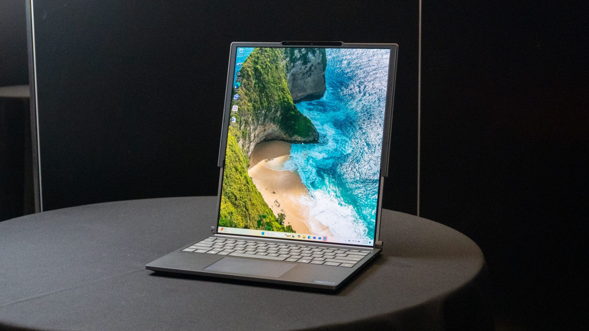 Đánh giá Lenovo ThinkBook Plus Gen 6 Rollable: Liệu màn hình cuộn có phải là bước tiến đột phá? 1 Lenovo ThinkBook Plus Gen 6 Rollable 1