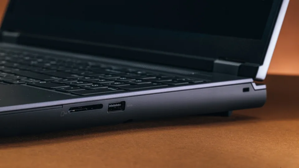 Đánh giá Lenovo ThinkPad P16 Gen 2: Chiếc laptop Workstation di động hoàn hảo cho dân kiến trúc và thiết kế 3D 4 Lenovo ThinkPad P16 Gen 2 4