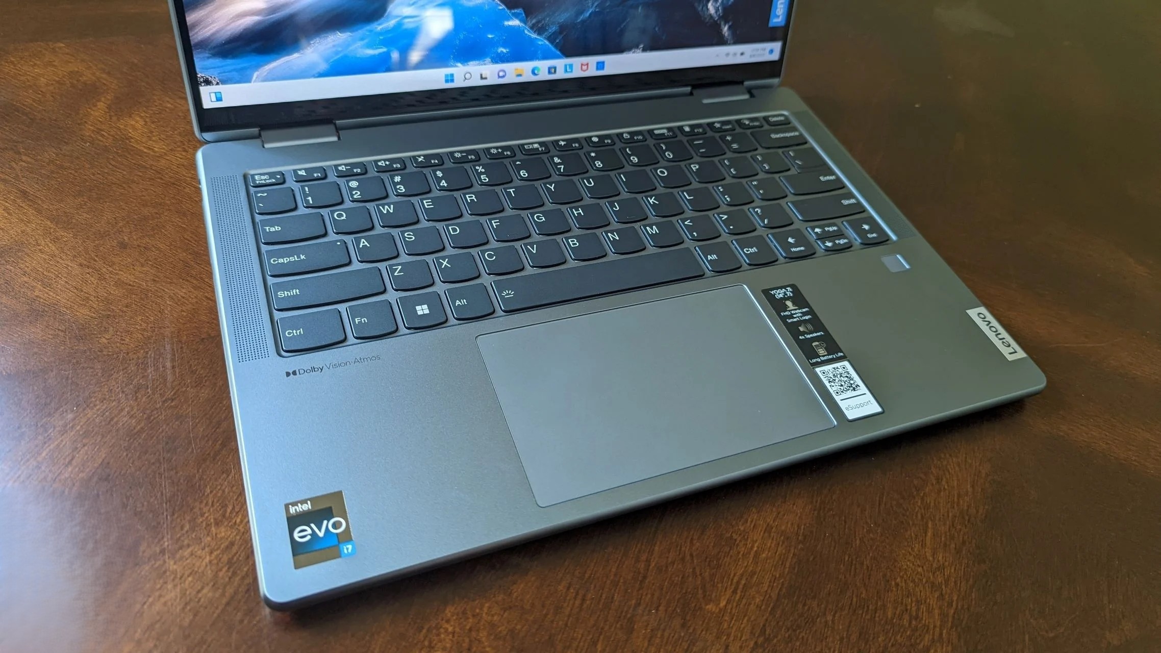 Đánh giá Lenovo Yoga 7i 14 Gen 7 (2022): Laptop 2-in-1 hoàn hảo cho công việc và giải trí! 27 Lenovo Yoga 7i 14 Gen 7 2022 2