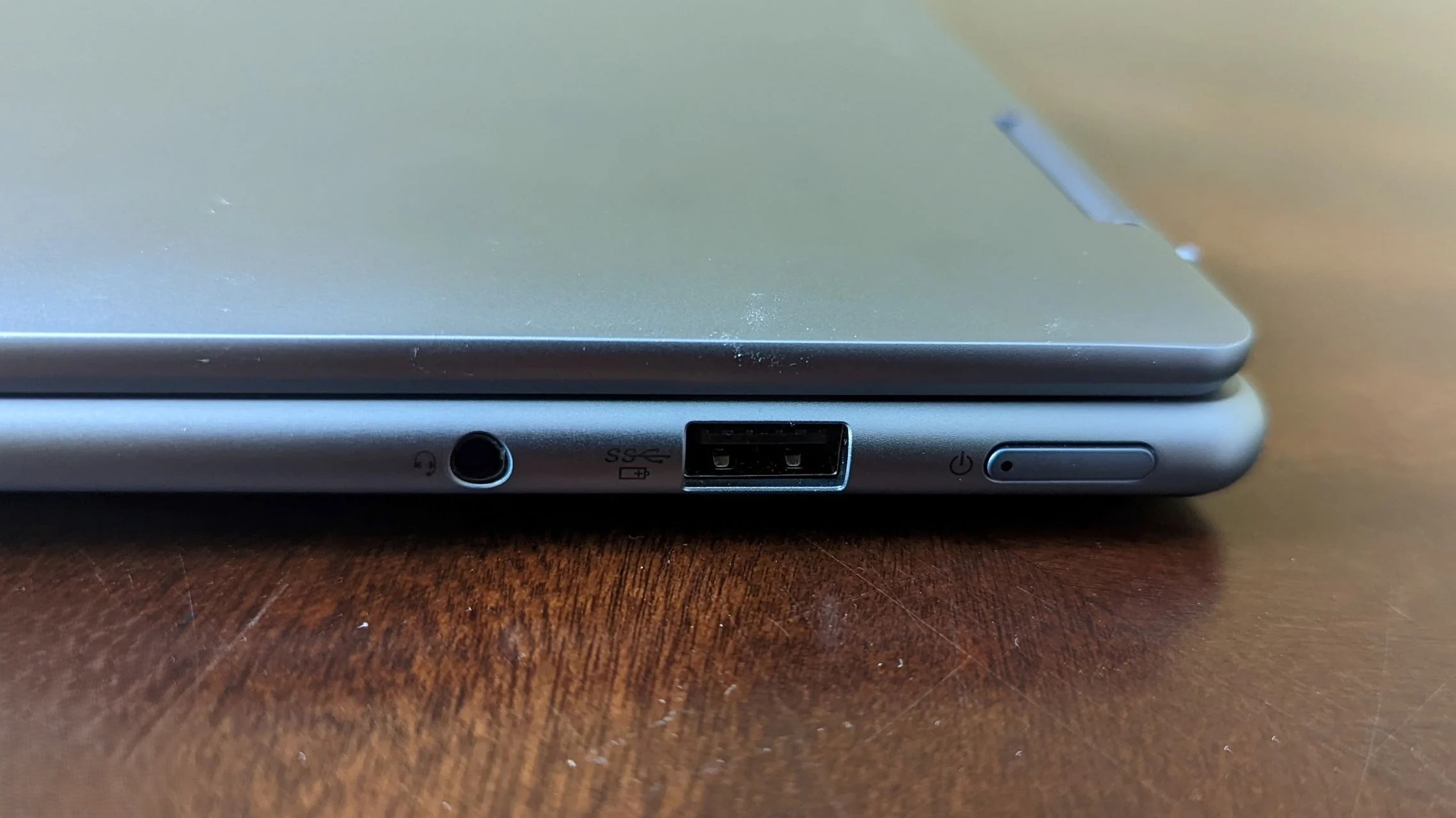 Đánh giá Lenovo Yoga 7i 14 Gen 7 (2022): Laptop 2-in-1 hoàn hảo cho công việc và giải trí! 25 Lenovo Yoga 7i 14 Gen 7 2022 4