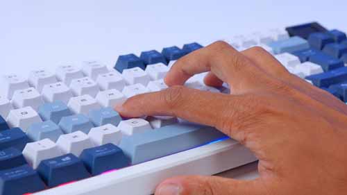 MSI FORGE GK600 TKL 4