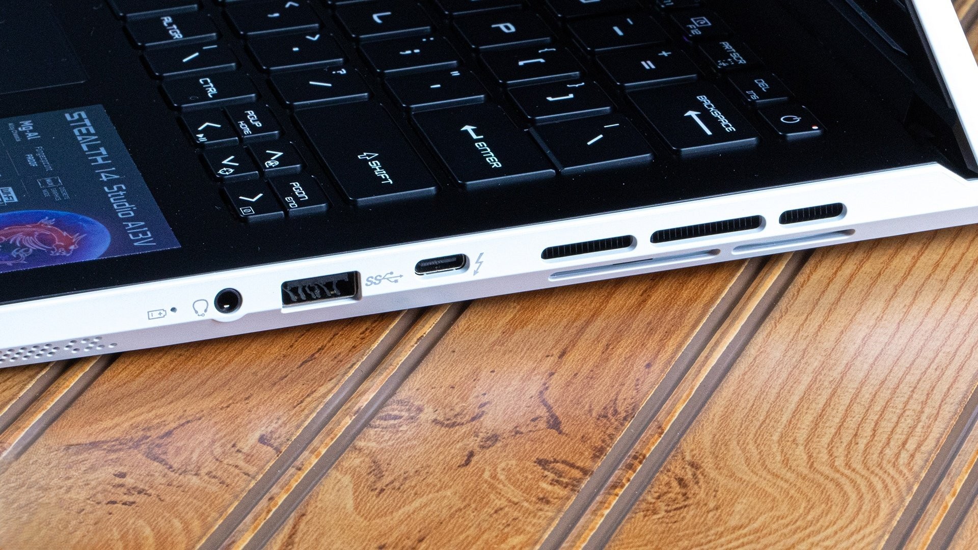 Đánh giá MSI Stealth 14 Studio: Chiếc laptop dành cho người sáng tạo nội dung mạnh mẽ và nhỏ gọn 31 MSI Stealth 14 Studio 3