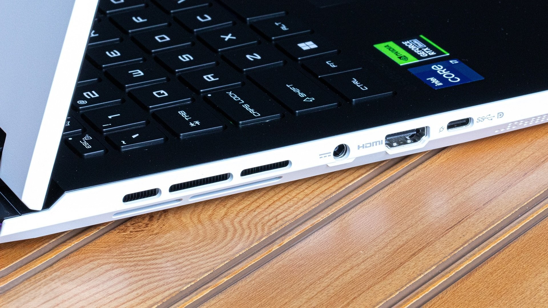 Đánh giá MSI Stealth 14 Studio: Chiếc laptop dành cho người sáng tạo nội dung mạnh mẽ và nhỏ gọn 30 MSI Stealth 14 Studio 4