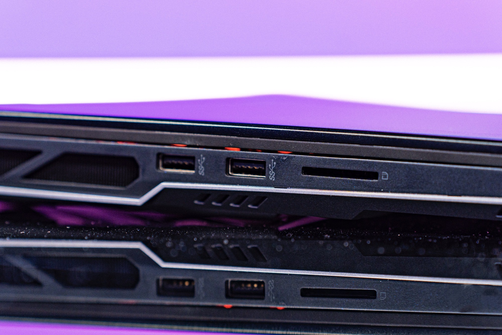 Đánh giá MSI Titan 18 HX A14V: Chiếc laptop "siêu khủng" dành cho game thủ và dân sáng tạo chuyên nghiệp 28 MSI Titan 18 HX A14V 2