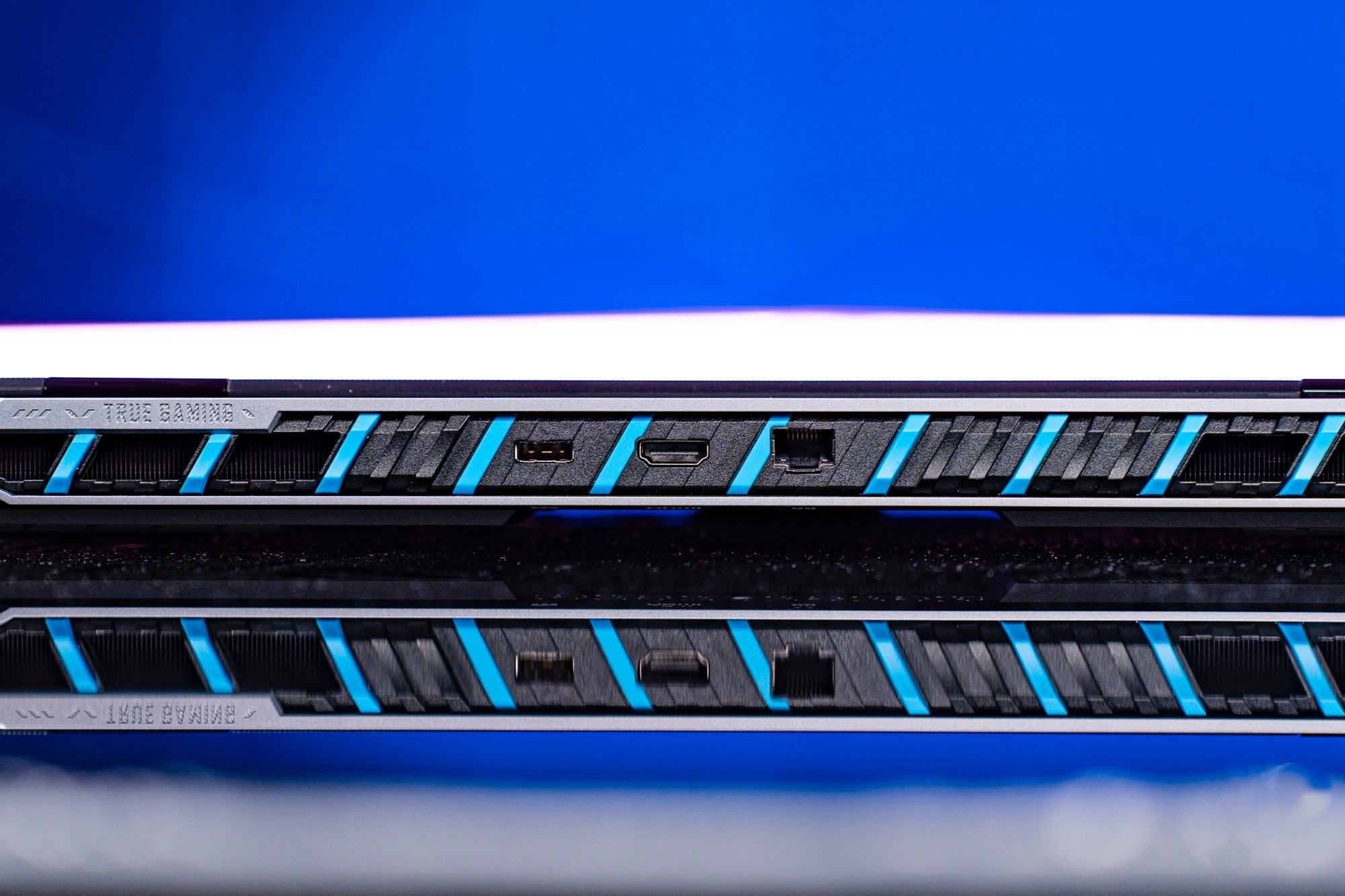 Đánh giá MSI Titan 18 HX A14V: Chiếc laptop "siêu khủng" dành cho game thủ và dân sáng tạo chuyên nghiệp 26 MSI Titan 18 HX A14V 4