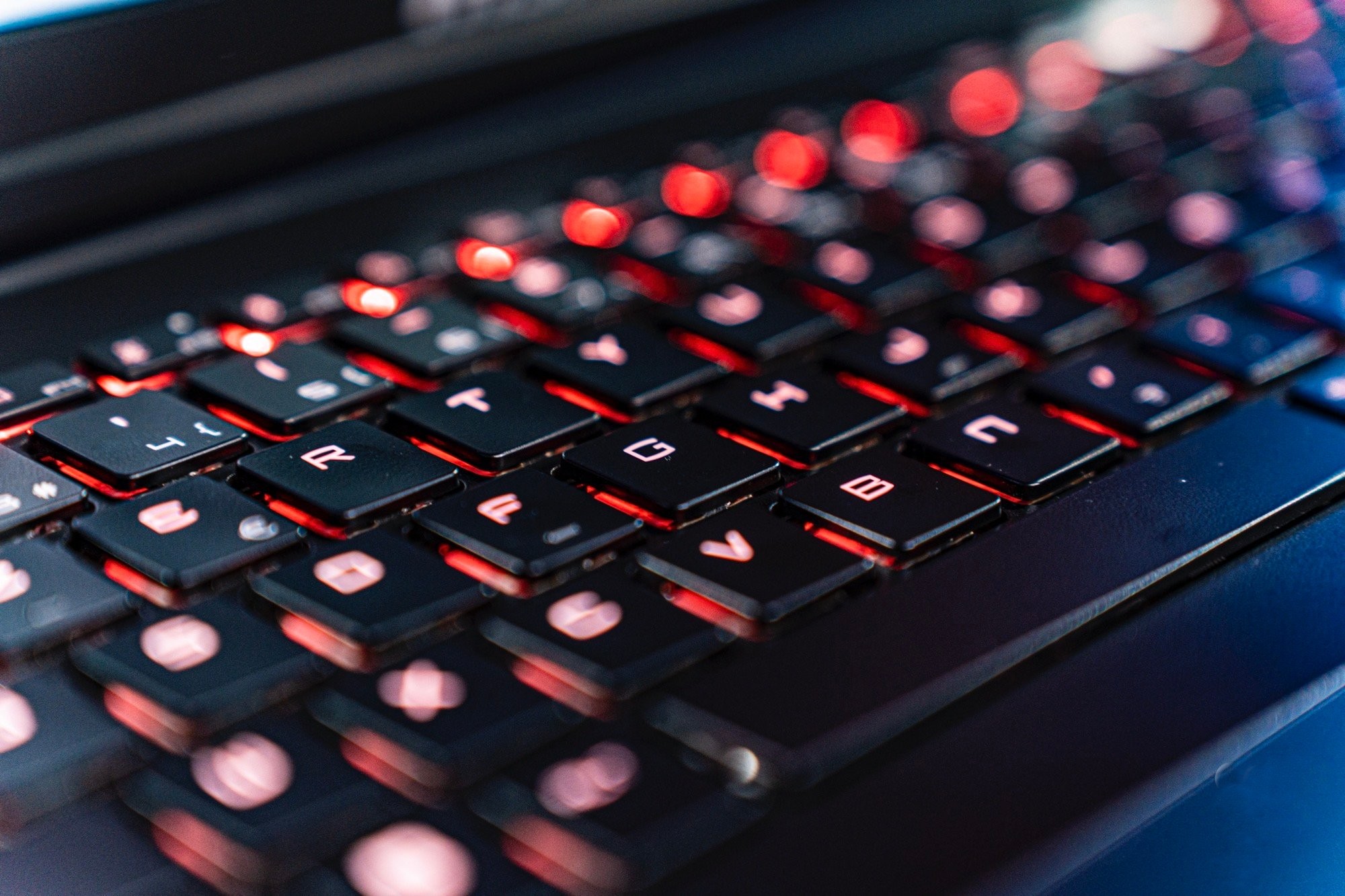 Đánh giá MSI Titan 18 HX A14V: Chiếc laptop "siêu khủng" dành cho game thủ và dân sáng tạo chuyên nghiệp 24 MSI Titan 18 HX A14V 6