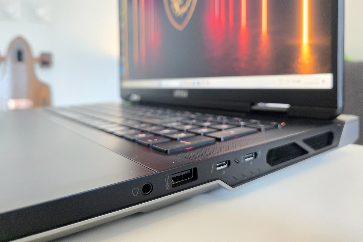 MSI Titan 18 HX AI A2XWJG 609FR 11