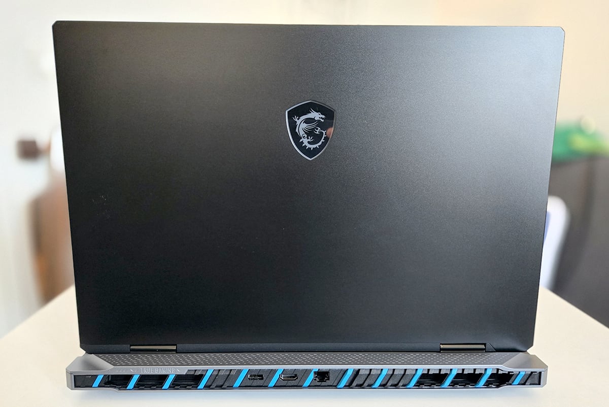 MSI Titan 18 HX AI A2XWJG 609FR 14