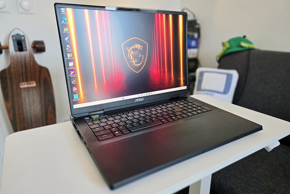 MSI Titan 18 HX AI A2XWJG 609FR 15