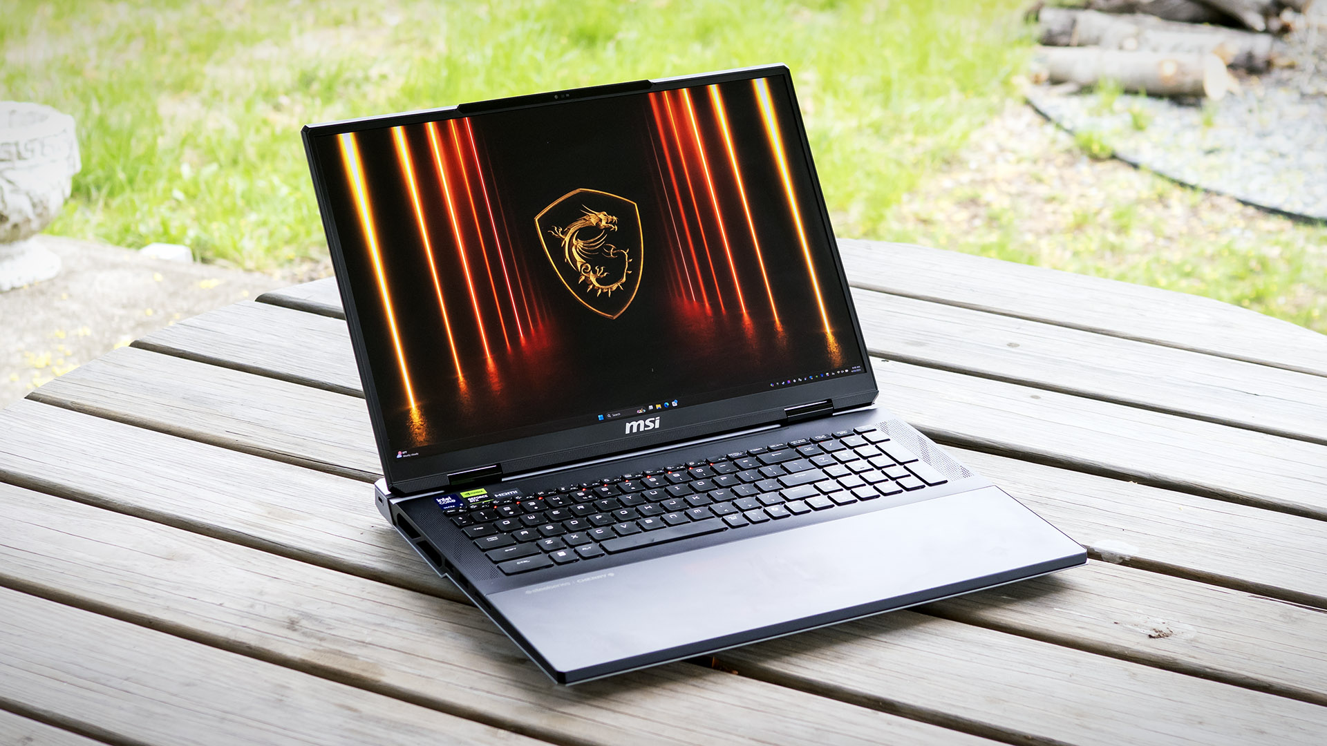Đánh giá MSI Titan 18 HX AI A2XWJG-609FR: Liệu có phải là chiếc laptop gaming 18 inch mạnh nhất năm 2025 1 MSI Titan 18 HX AI A2XWJG 609FR 17