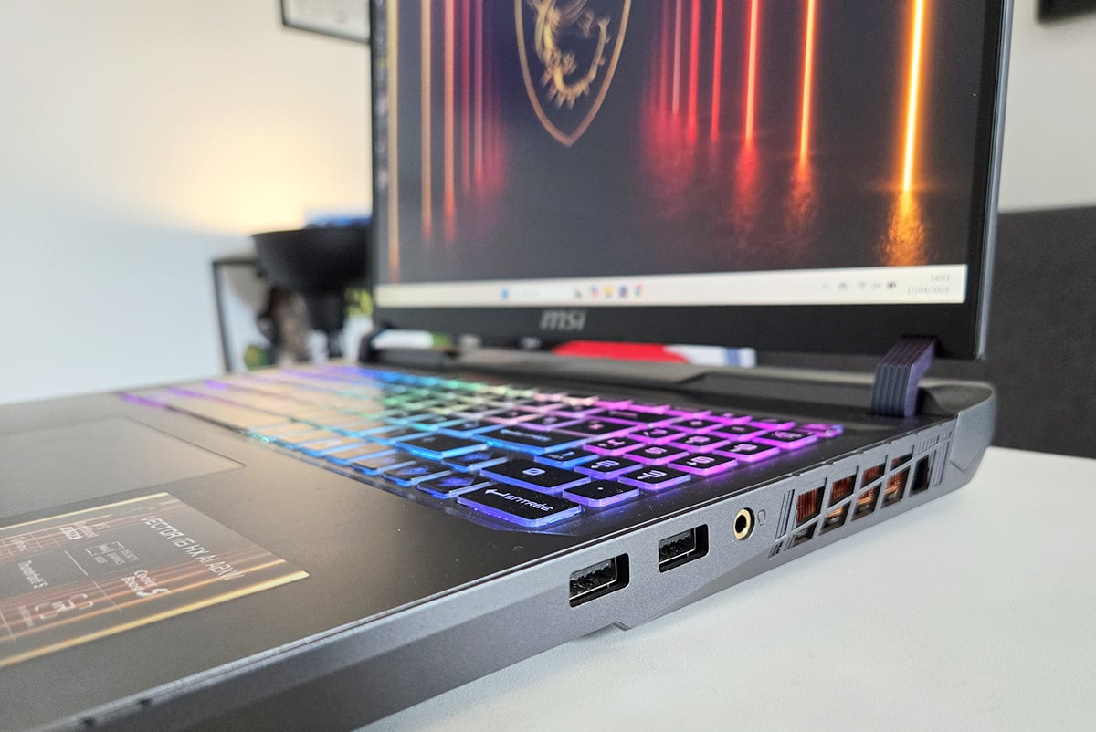Đánh giá MSI Vector 16 HX AI A2XW: Laptop gaming mạnh mẽ để chơi game, linh hoạt cho công việc và giải trí 27 MSI Vector 16 HX AI A2XW 15