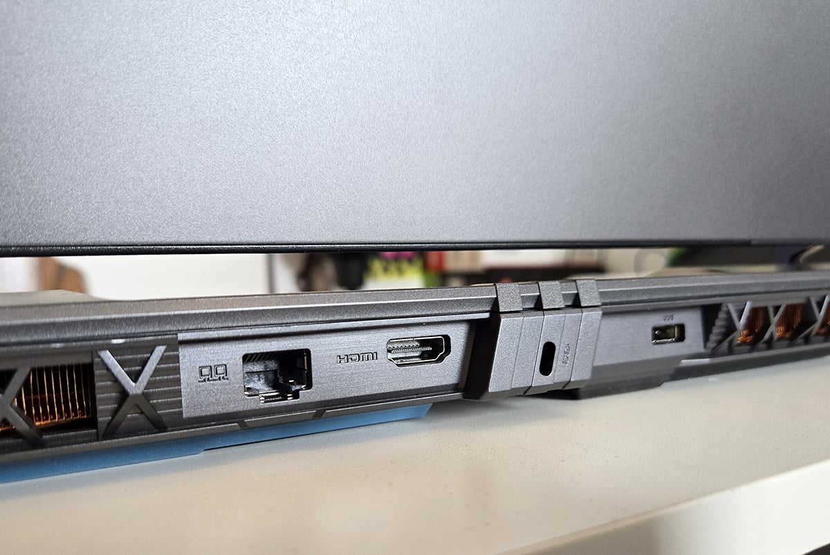 Đánh giá MSI Vector 16 HX AI A2XW: Laptop gaming mạnh mẽ để chơi game, linh hoạt cho công việc và giải trí 28 MSI Vector 16 HX AI A2XW 16