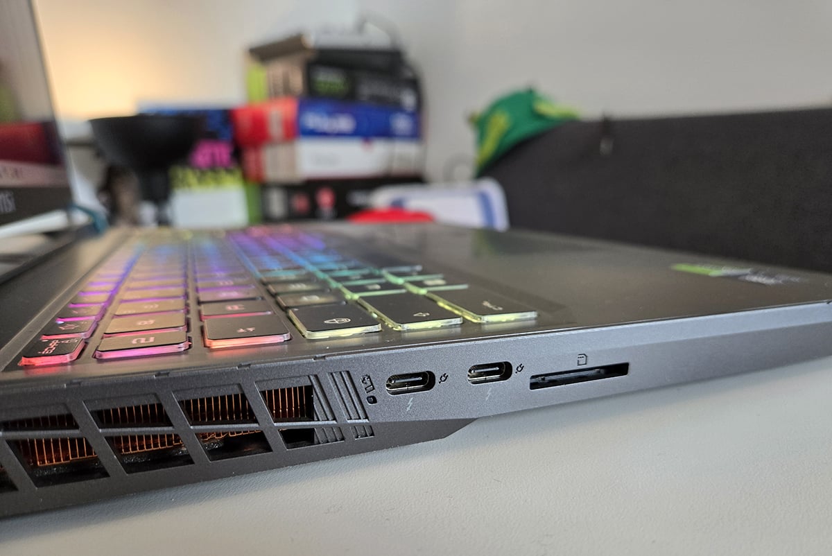 Đánh giá MSI Vector 16 HX AI A2XW: Laptop gaming mạnh mẽ để chơi game, linh hoạt cho công việc và giải trí 26 MSI Vector 16 HX AI A2XW 17