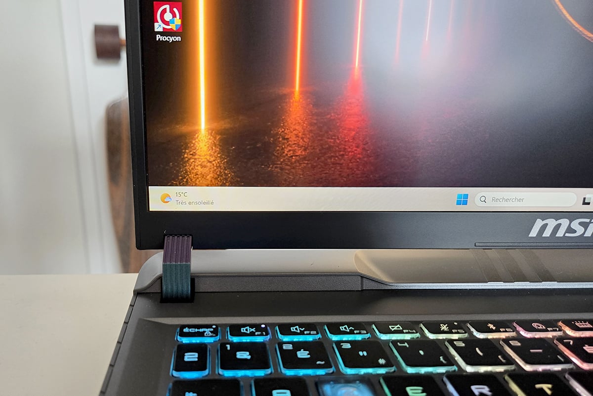 Đánh giá MSI Vector 16 HX AI A2XW: Laptop gaming mạnh mẽ để chơi game, linh hoạt cho công việc và giải trí 44 MSI Vector 16 HX AI A2XW 2