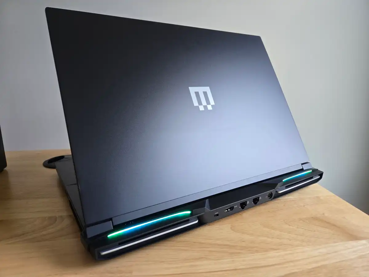 Đánh giá Laptop Maingear Ultima 18: Sức mạnh vượt trội, thiết kế cổ điển 13 Maingear Ultima 18 1