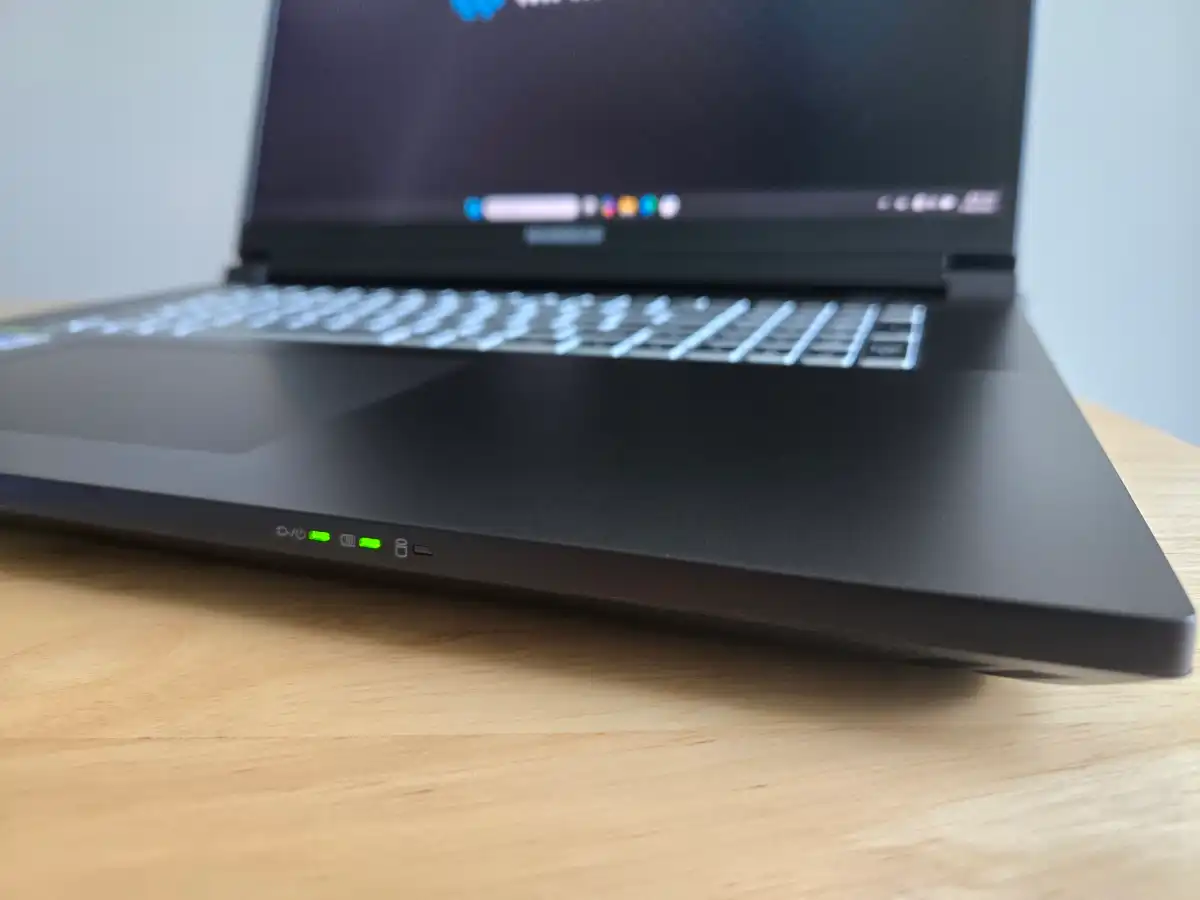 Đánh giá Laptop Maingear Ultima 18: Sức mạnh vượt trội, thiết kế cổ điển 14 Maingear Ultima 18 2