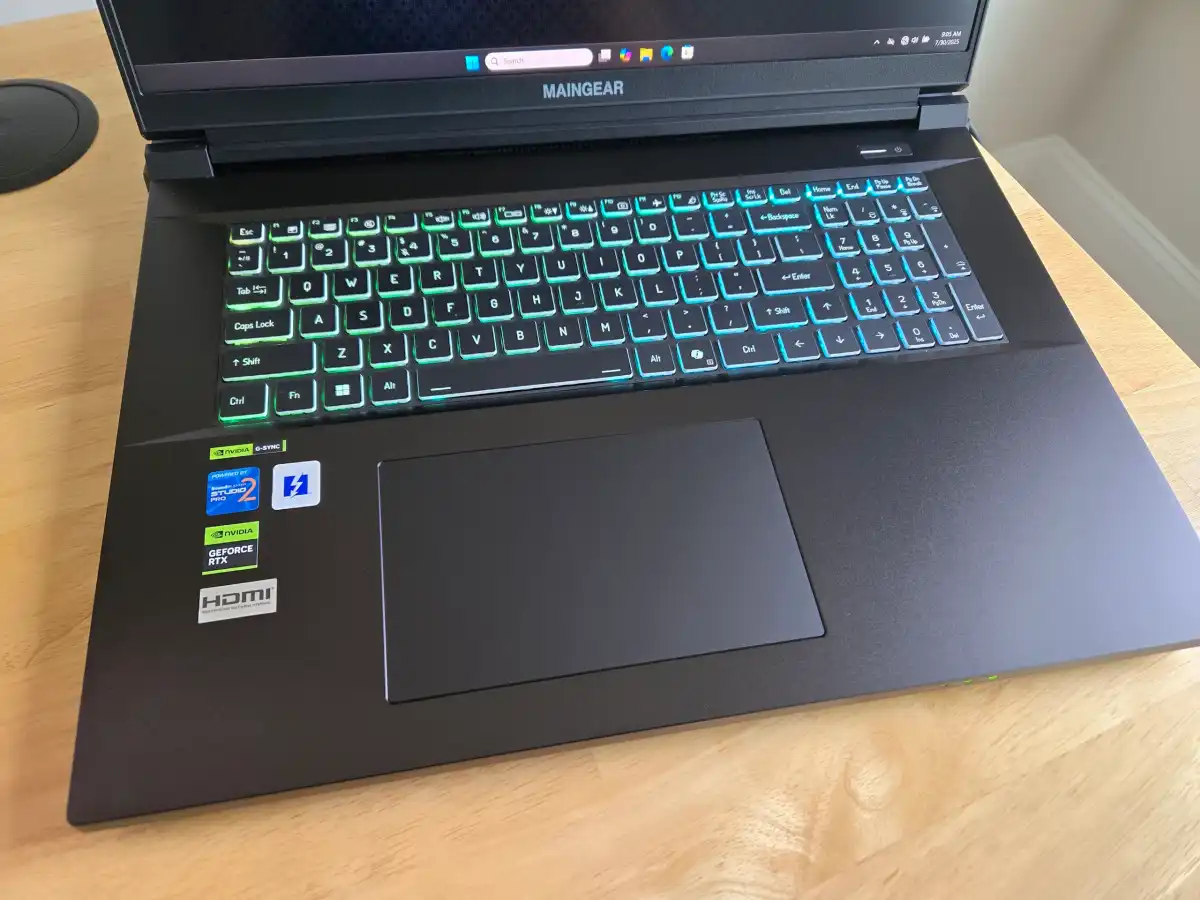 Đánh giá Laptop Maingear Ultima 18: Sức mạnh vượt trội, thiết kế cổ điển 15 Maingear Ultima 18 3