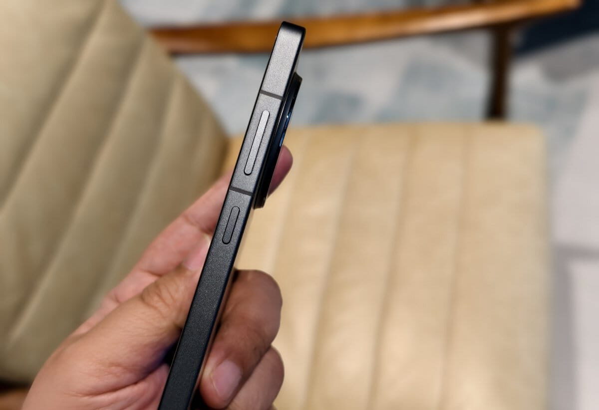 Đánh giá OnePlus 13R: Nói một cách đơn giản, đây là một chiếc điện thoại Android tầm trung tuyệt vời 12 OnePlus 13R 3 e1754649179156