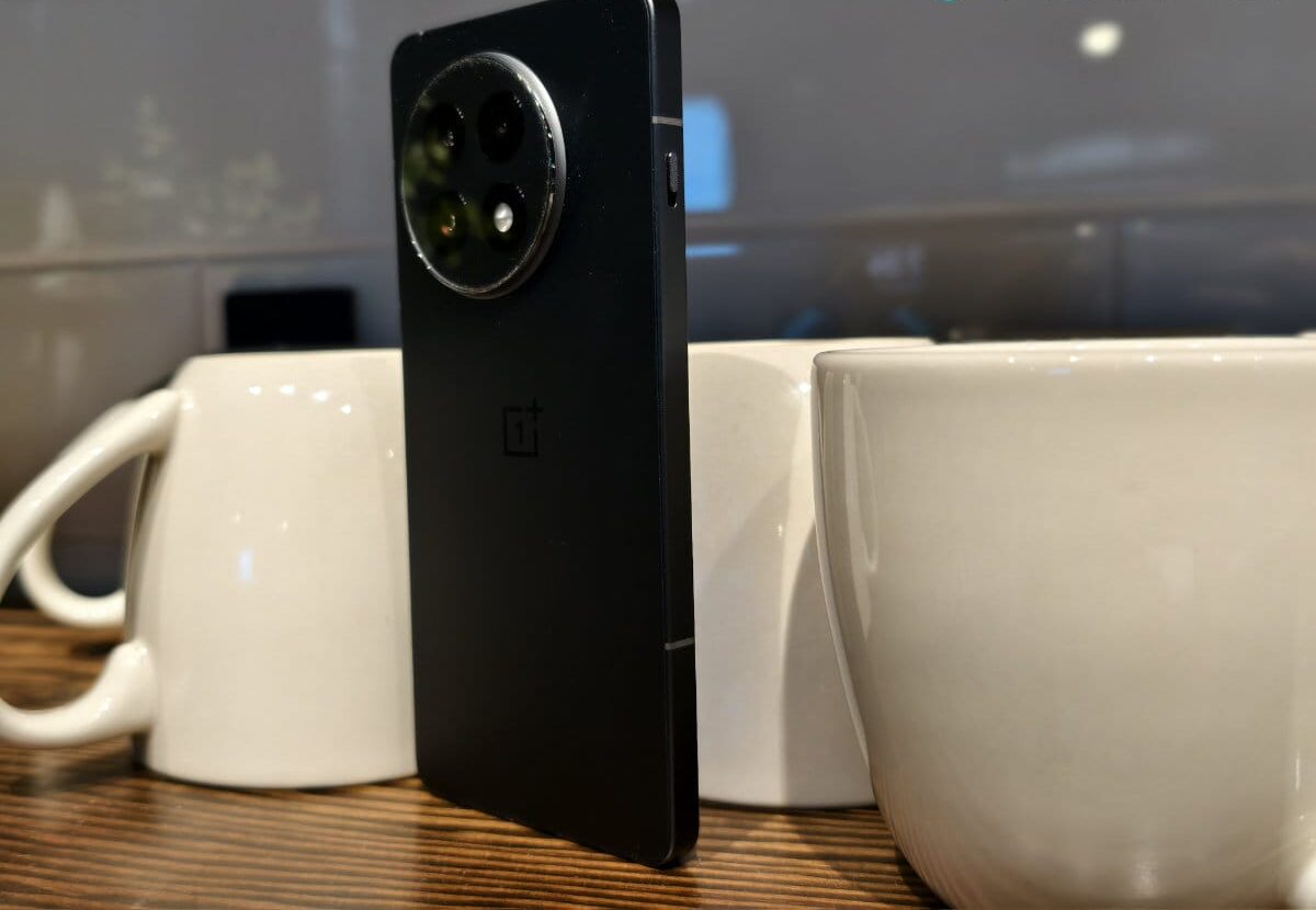 Đánh giá OnePlus 13R: Nói một cách đơn giản, đây là một chiếc điện thoại Android tầm trung tuyệt vời 16 OnePlus 13R 7 e1754649369182