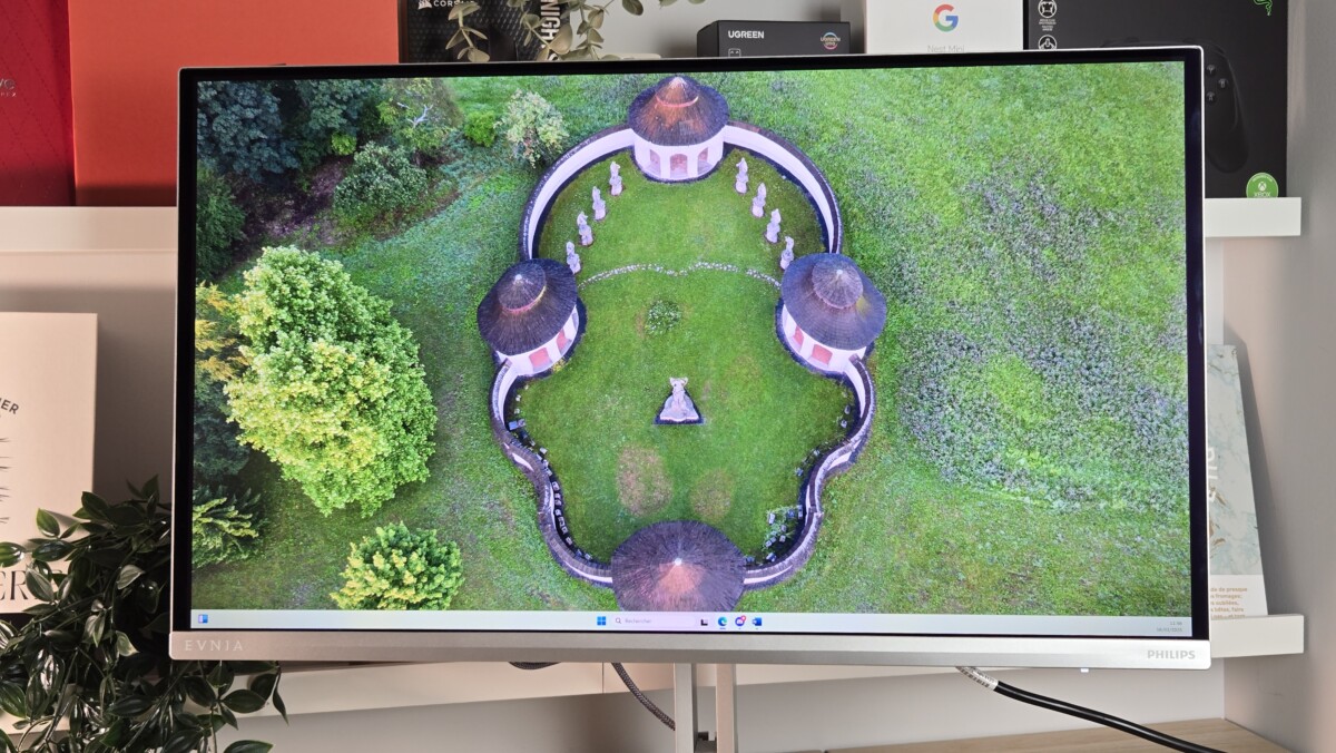 Đánh giá Philips Evnia 27M2N8500: Liệu đây có phải là màn hình OLED 27 inch tốt nhất phân khúc? 13 Philips Evnia 27M2N8500 10