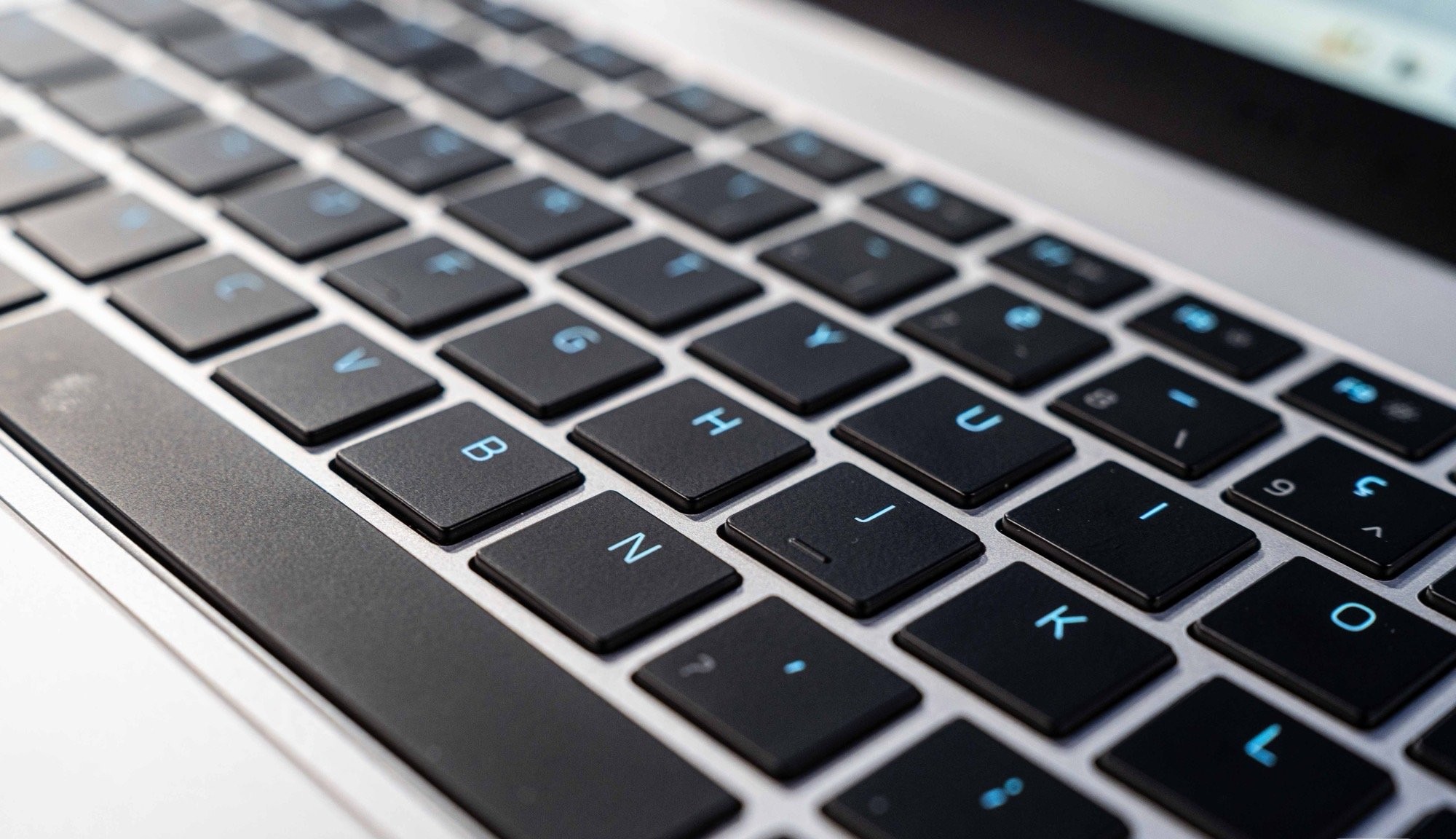 Đánh giá Razer Blade 14 (2024): Chiếc laptop gaming đột phá về tản nhiệt, hoàn hảo cho game thủ và creator 29 Razer Blade 14 2024 8