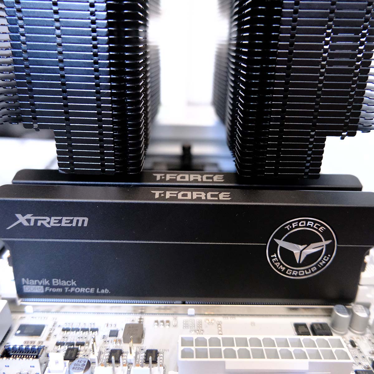 Đánh giá TeamGroup T-Force Xtreem CKD DDR5-8800: Hiệu năng Intel Core Ultra hoàn hảo 10 TeamGroup T Force Xtreem CKD DDR5 8800 CL42 48GB 4