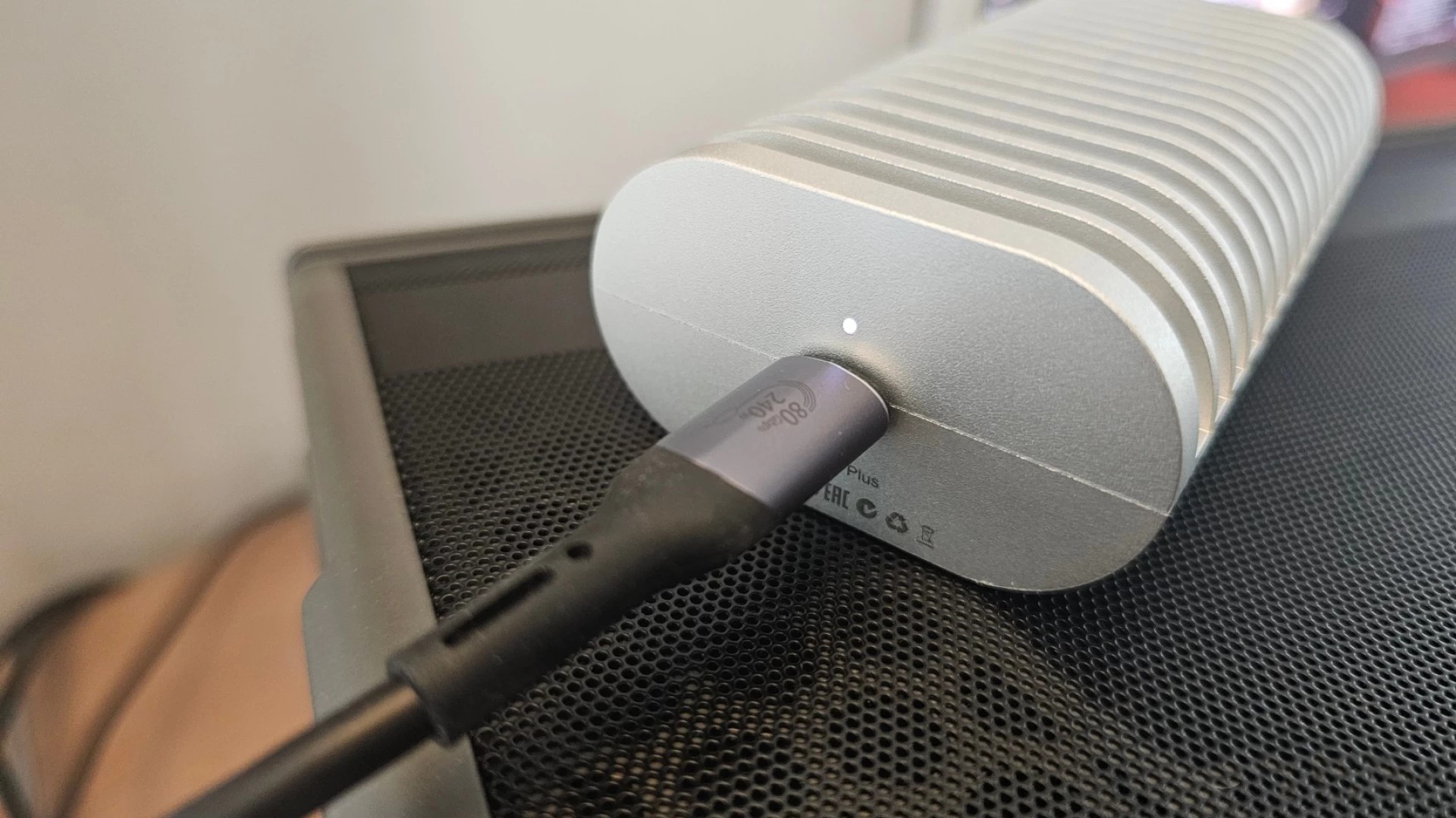 Đánh giá TerraMaster D1 SSD Plus: Hoàn hảo cho chỉnh sửa video 4K/8K và khả năng tản nhiệt tuyệt vời! 54 TerraMaster D1 SSD Plus 1