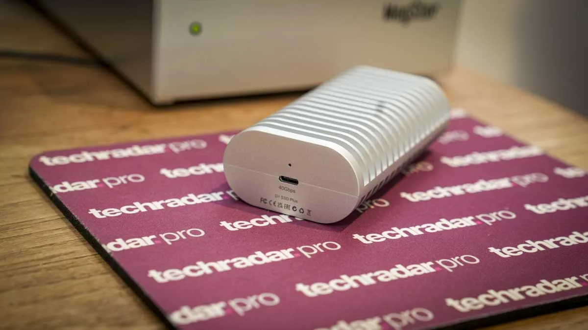 Đánh giá TerraMaster D1 SSD Plus Enclosure: Lưu trữ RAID siêu tốc trong thiết kế nhỏ gọn mạnh mẽ 10 TerraMaster D1 SSD Plus Enclosure 3