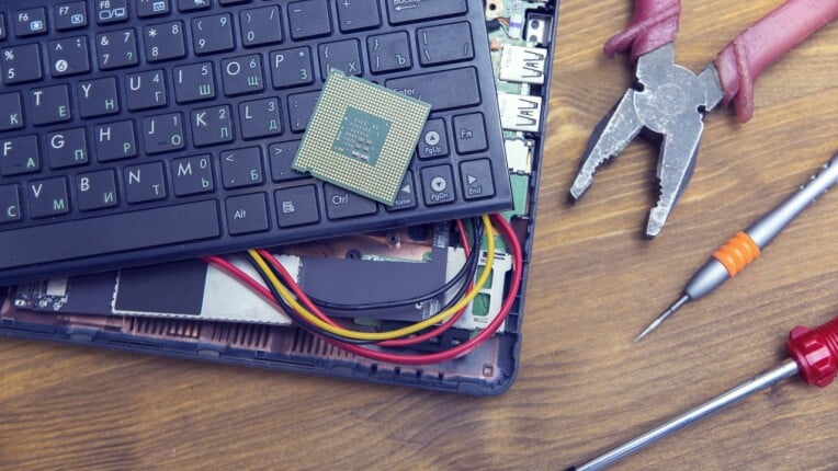 Top 7 thoi quen xau nay dang huy hoai chiec PC va laptop cua ban 2