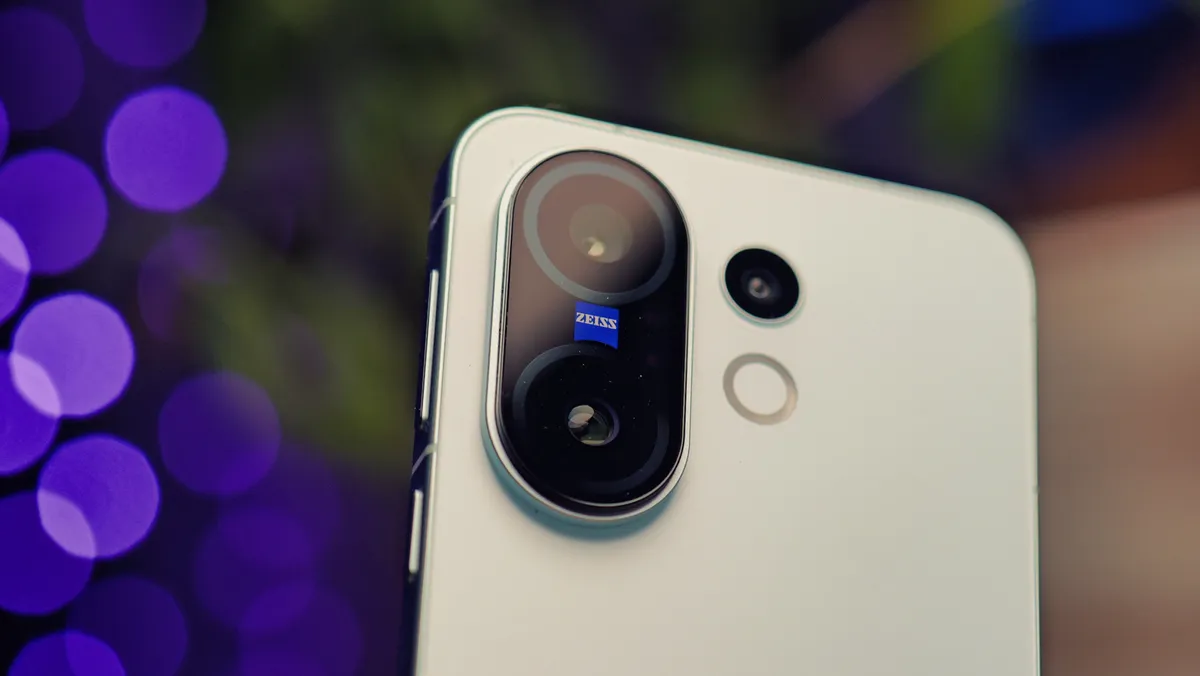 Đánh giá Vivo X200 FE: Cỗ máy nhỏ gọn với camera 4K và pin khổng lồ 6500mAh 35 Vivo X200 FE 17