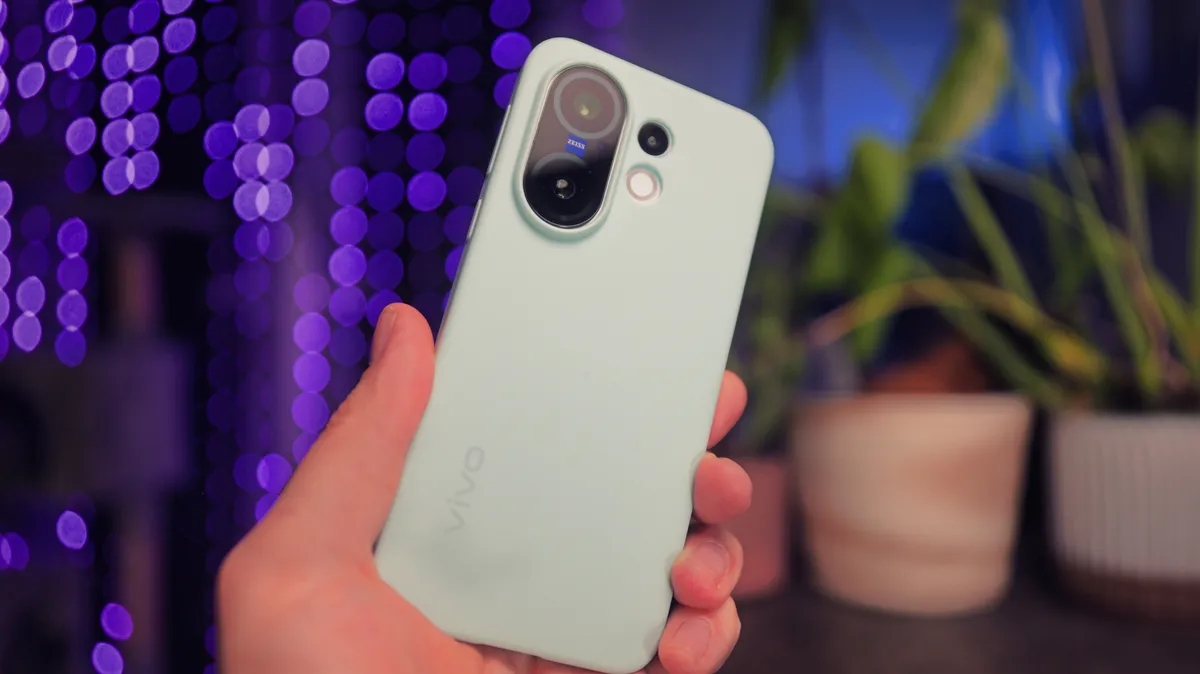 Đánh giá Vivo X200 FE: Cỗ máy nhỏ gọn với camera 4K và pin khổng lồ 6500mAh 20 Vivo X200 FE 2