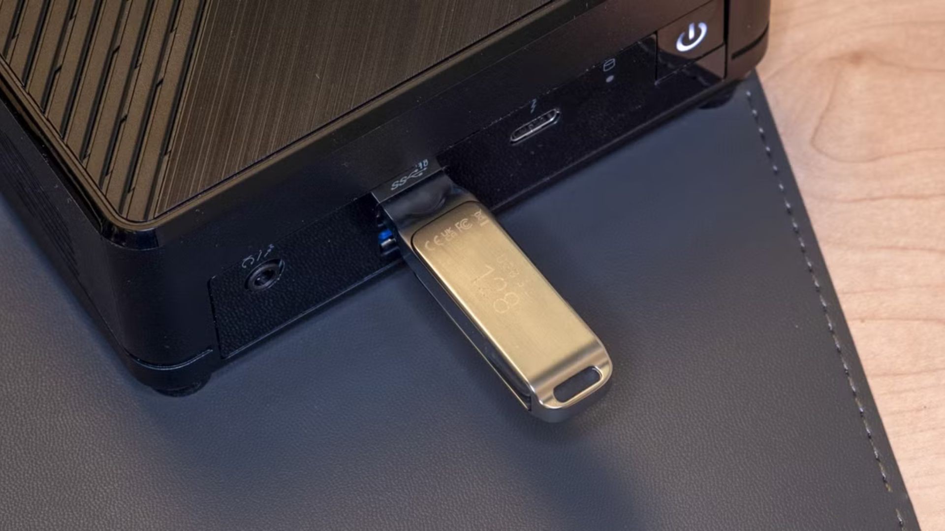 Hướng dẫn cách tạo USB cài đặt Linux trên máy tính Windows hoặc Mac 1 cach tao USB cai dat Linux tren may tinh Windows hoac Mac 1